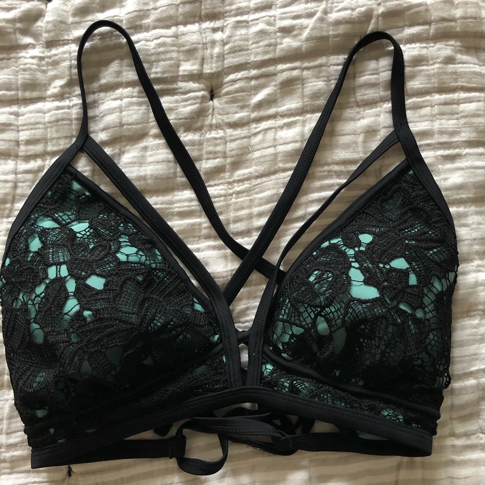 NWOT Xhilaration Swimsuit Top Sz D/DD